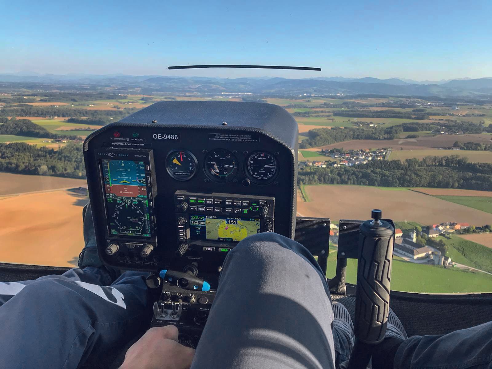Kleinflugzeug auf der Startbahn